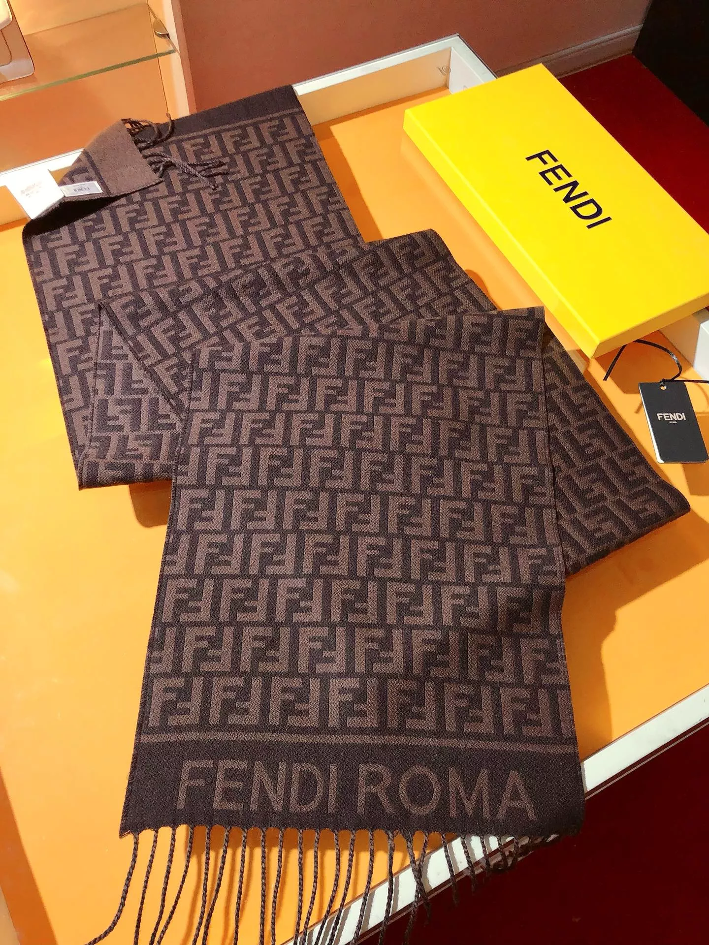 fendi echapres pour femme s_12b07ab1